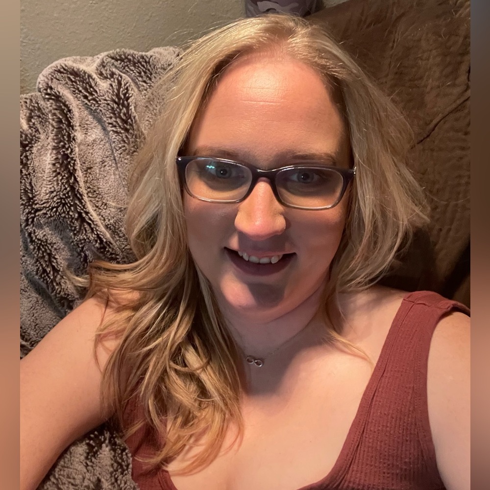 Meet your Posher, Danielle